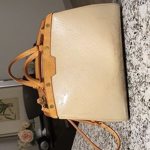 Louis Vuitton Brea Monogram Vernis Gm Beige Patent Leather Satchel